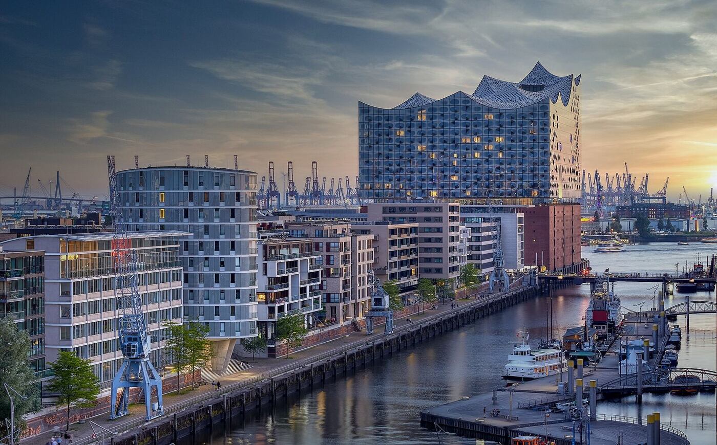 Elbphilharmonie und HafenCity in Hamburg