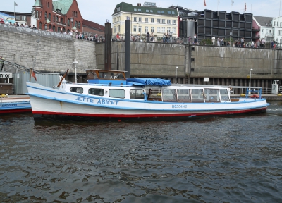 nostalgische Barkasse in Hamburg
